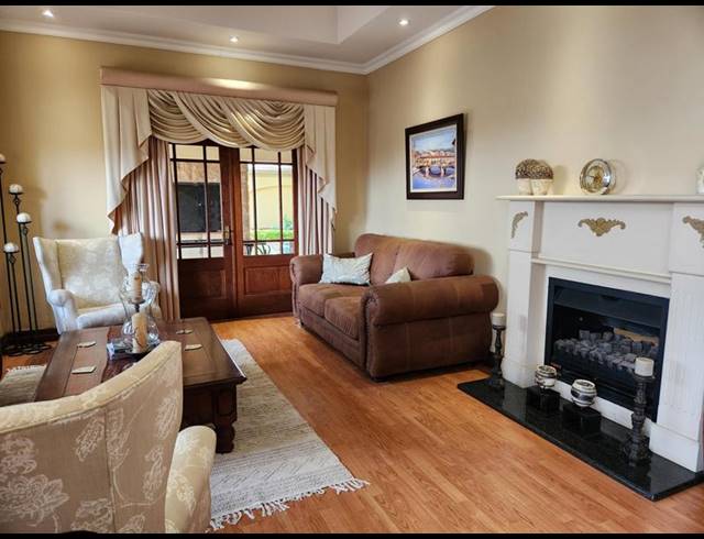 5 BEDROOM HOUSE FOR SALE IN MORELETAPARK